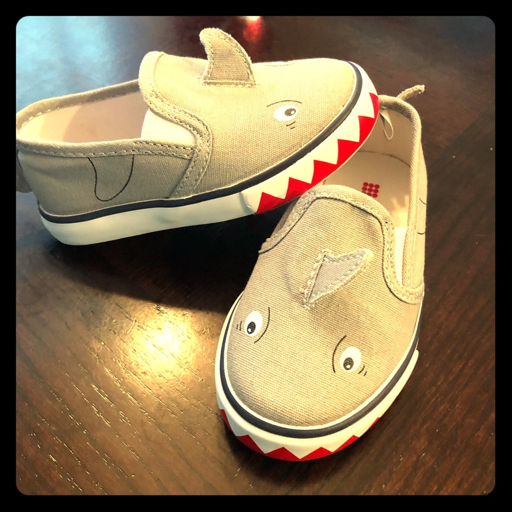 Toddler size 7 sneaker